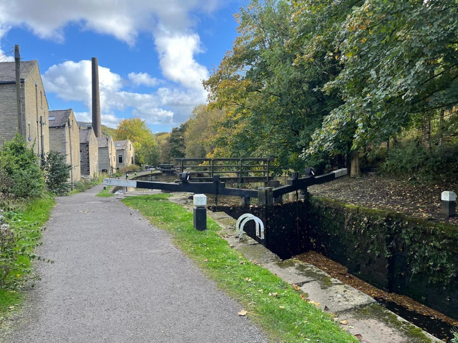 Woodland View By The Canal Hebden Bridge Exterior photo